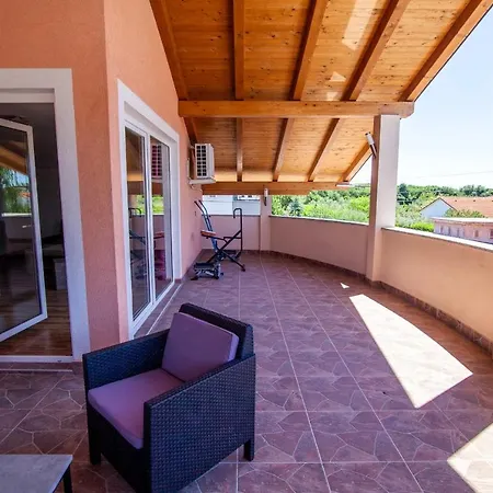 וילה Anita פולה