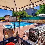 Vila Anita *